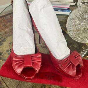 Valentino Garavani Slingback Pumps